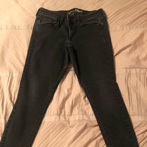 Mid-rise waisted jeans